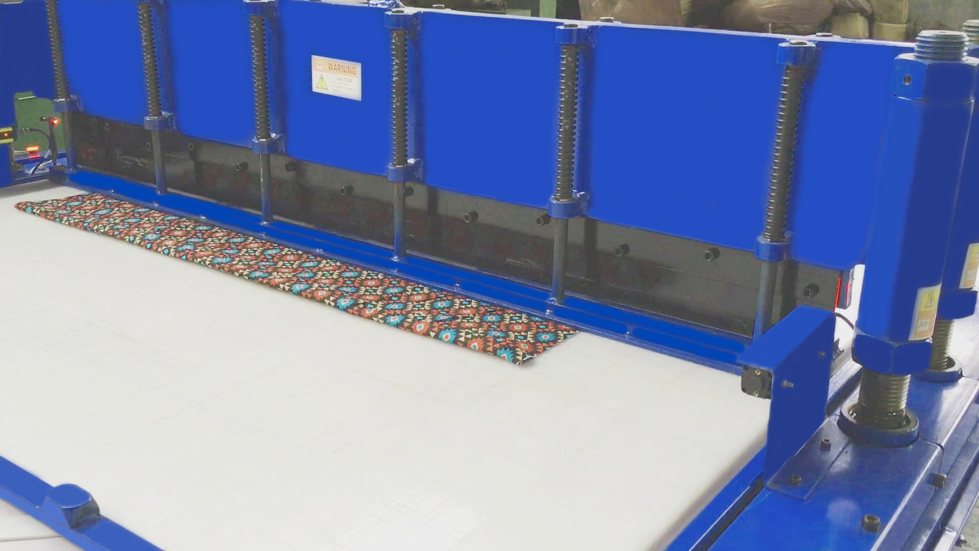 fabric cutting machine